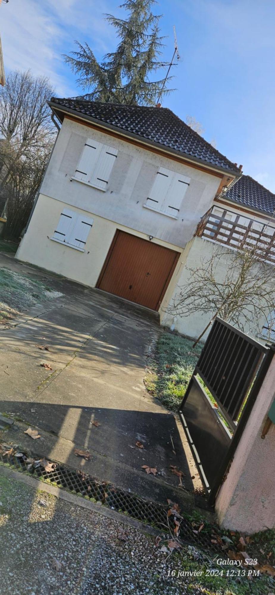 Pavillon Avec Jardin Clos Au Bord De L'yonne Holiday home *