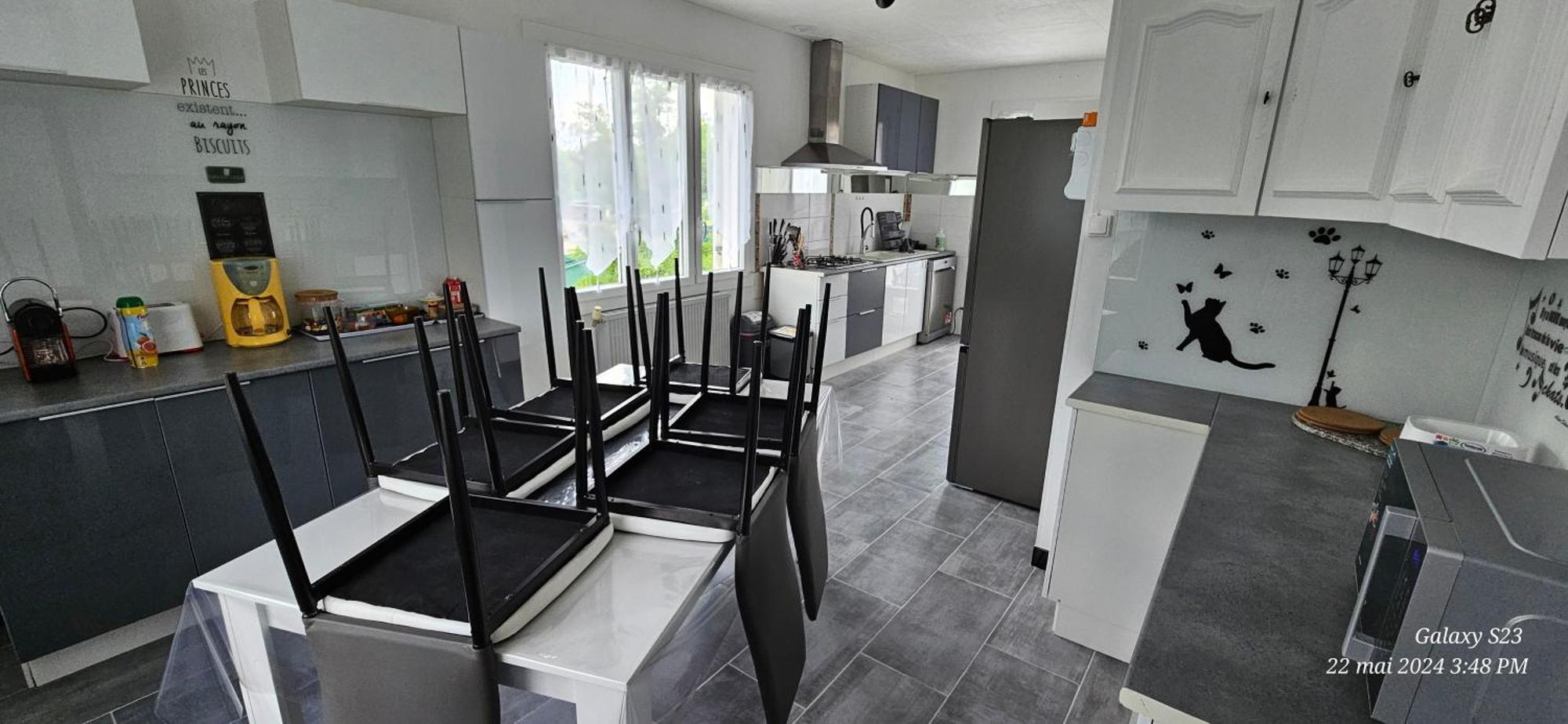 Holiday home Pavillon Avec Jardin Clos Au Bord De L'yonne