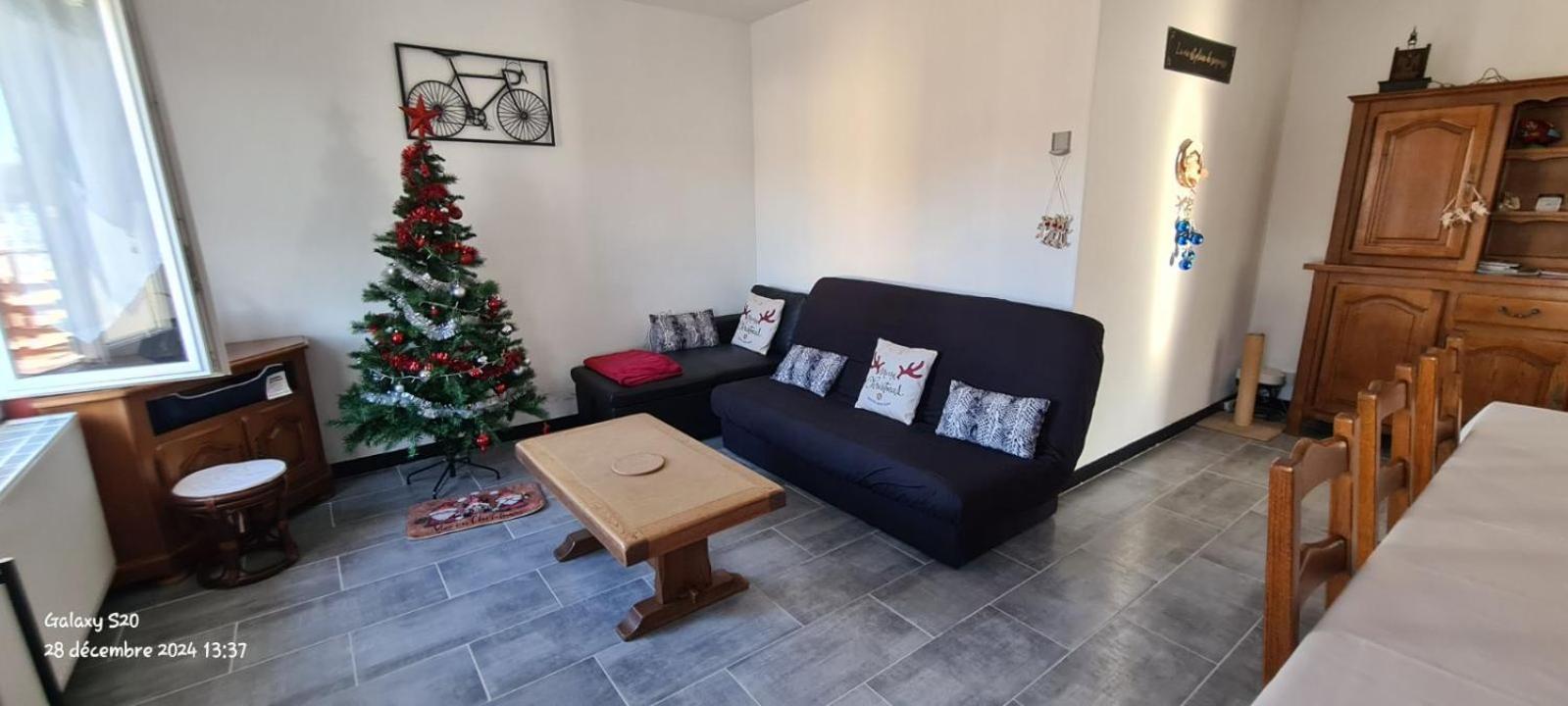 Holiday home Pavillon Avec Jardin Clos Au Bord De L'yonne Coulanges-sur-Yonne